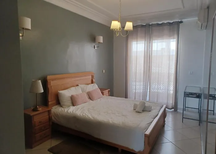 Grand Appartement Lumineux Avec Balcon & Parking Ideal Familles Et Pro